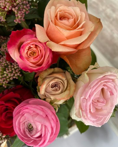 <p>Celebrate Mom with the timeless beauty of assorted roses, thoughtfully arranged in a vibrant mix of colors to express love, gratitude, and admiration. Each bouquet is handcrafted to create a stunning, one-of-a-kind gift perfect for making her day truly special.</p>